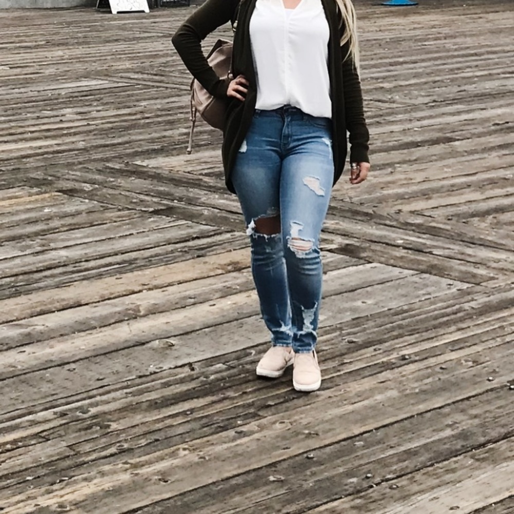 FashionNova Skinny Ankle Jeans - Size 7 
Worn a couple times. Good condition.